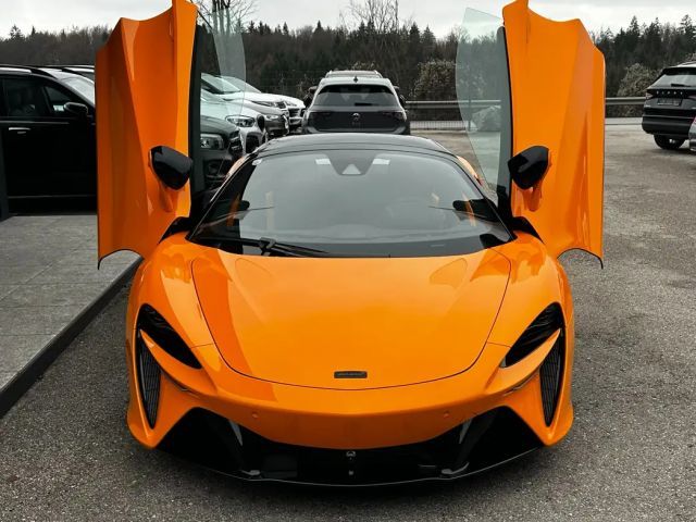 McLaren Artura Spider