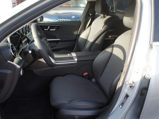 Mercedes-Benz C 180 AVANTGARDE