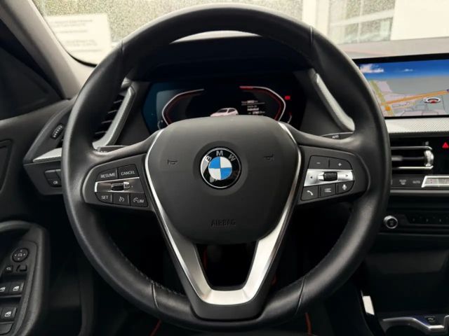 BMW 118 118i Sedan Sport Line