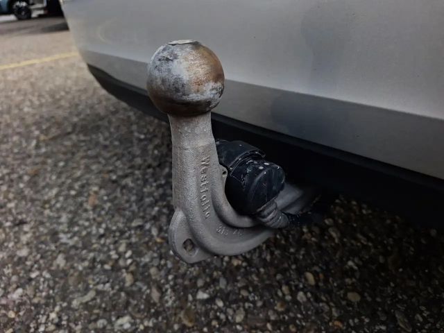 Mercedes-Benz A 200 Aut./LED/Panorama/AHK/Navi/Kamera/SHZ/1.Besitz