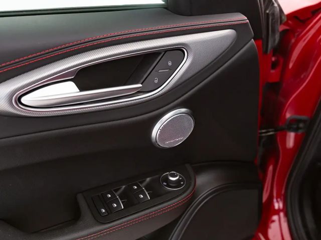 Alfa Romeo Giulia AT8 Q4