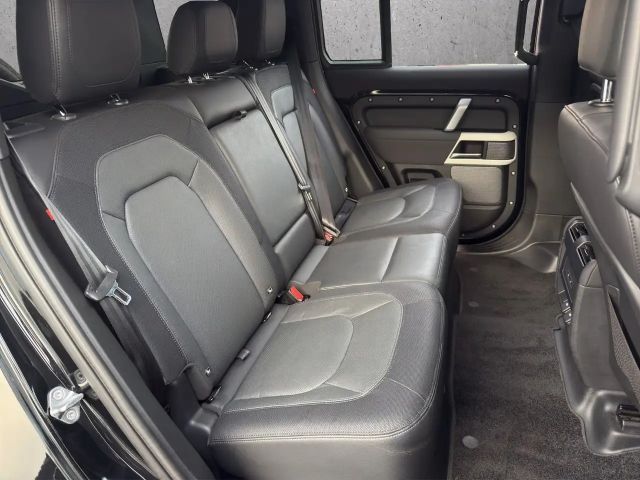 Land Rover Defender 110 Dynamic SE