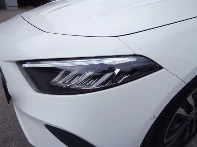 Mercedes-Benz A 180 Hatchback Progressive