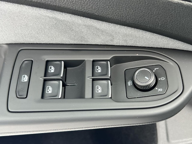 Volkswagen Golf 1.5 eTSI DSG R-Line