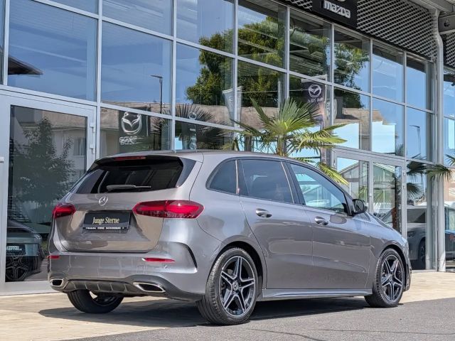 Mercedes-Benz B 180 AMG Line Sedan