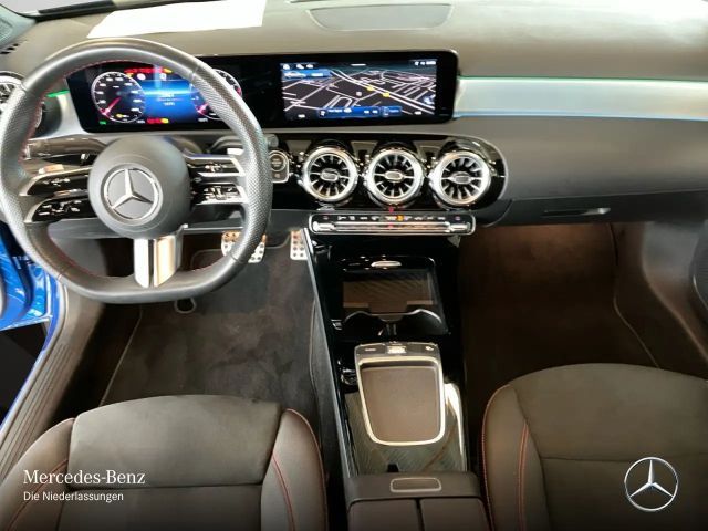 Mercedes-Benz A 220 4MATIC AMG Line