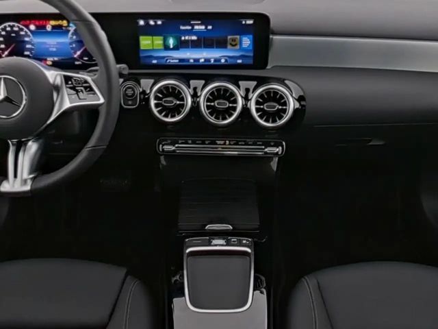 Mercedes-Benz A 200 A 200 Advanced+ PANO*AHK*RFK*AMBIENTE*LED*MBUX*