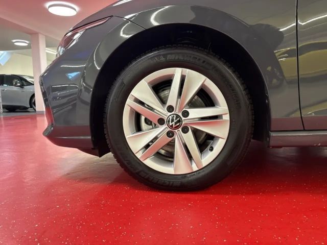 Volkswagen Golf 1.5 eTSI DSG Life