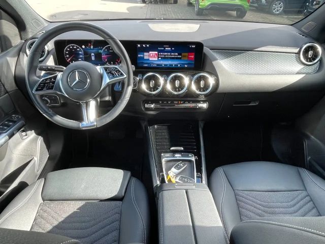 Mercedes-Benz B 180 B 180 d