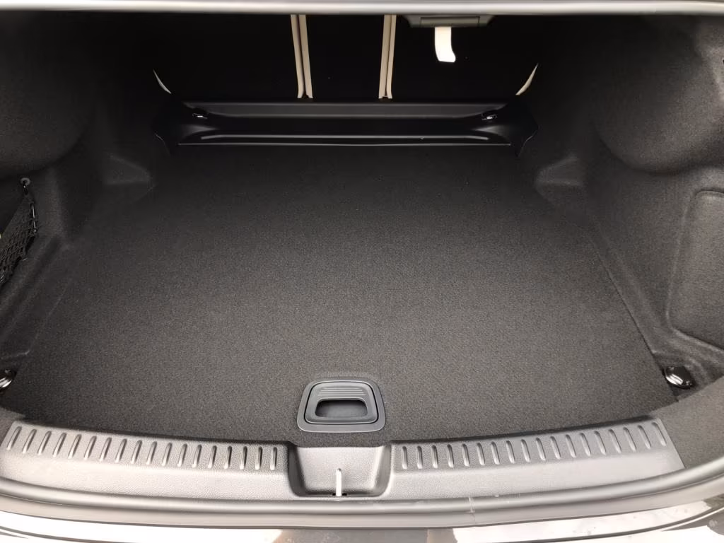 Mercedes-Benz E 200 AMG Line Sedan