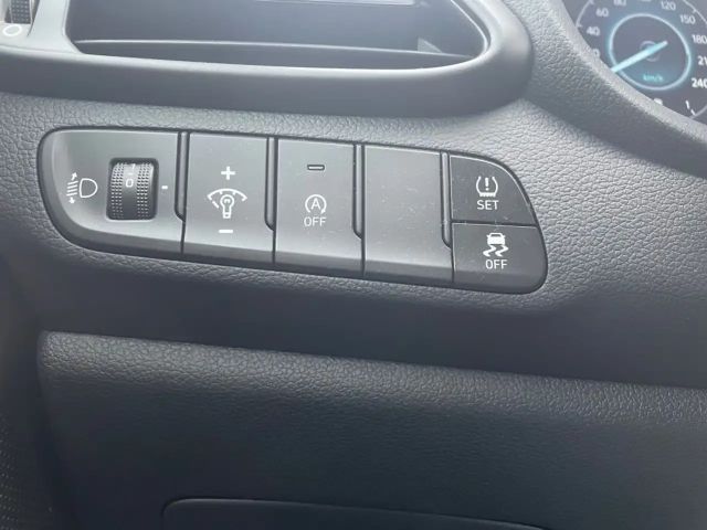 Hyundai i30 Advantage Hybrid T-GDi