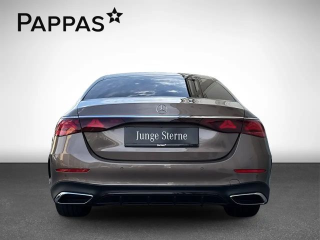 Mercedes-Benz E 200 4MATIC Sedan