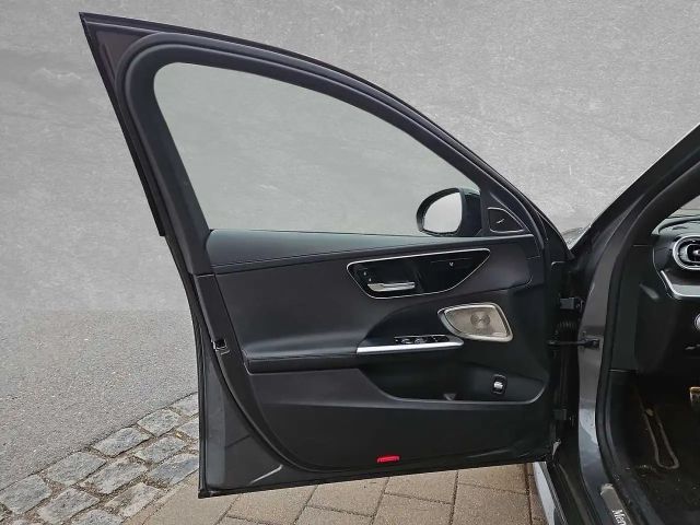 Mercedes-Benz C 200 AMG Line Sedan