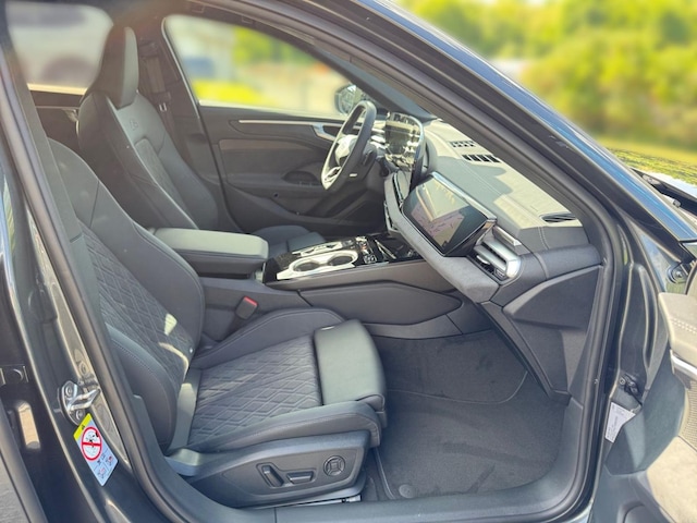 Audi A6 Avant Quattro S-Tronic