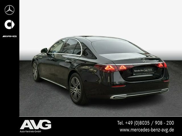 Mercedes-Benz E 200 EXCLUSIVE Premium Sedan