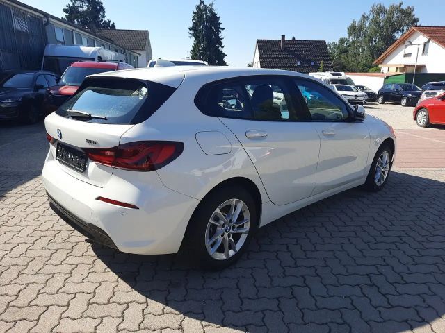 BMW 118 118i Sedan Sport Line