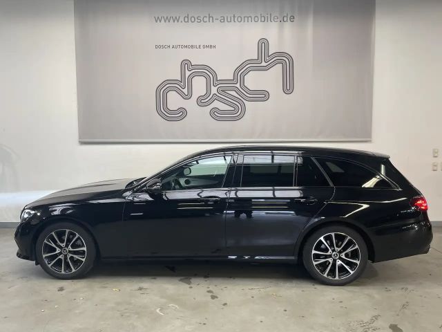 Mercedes-Benz E 200 AVANTGARDE E 200 d