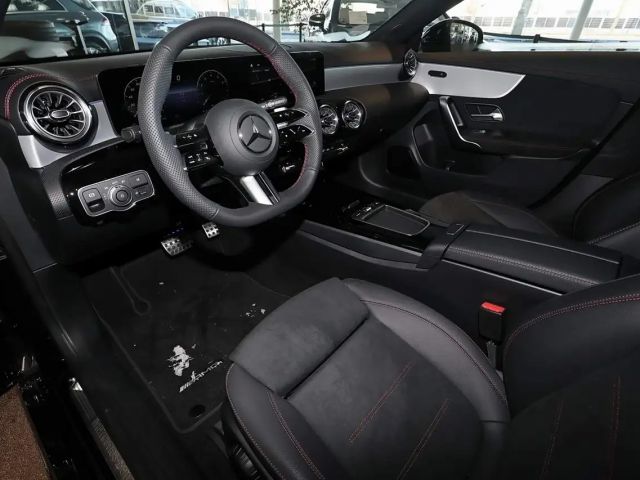 Mercedes-Benz CLA 200 AMG Line Coupé