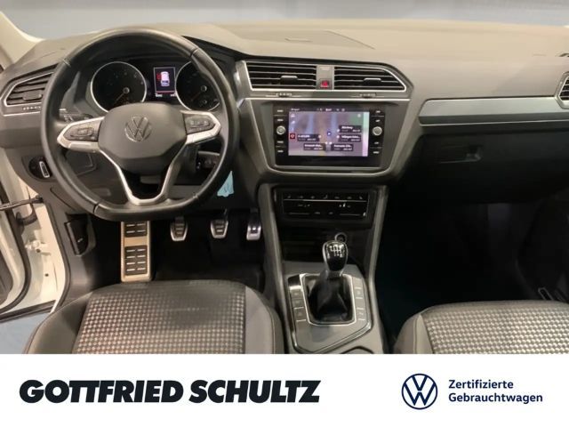 Volkswagen Tiguan ACTIVE TSI NAVI SITZHEIZUNG EINPARKHILFE LED
