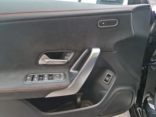 Mercedes-Benz CLA 200 AMG Line Coupé