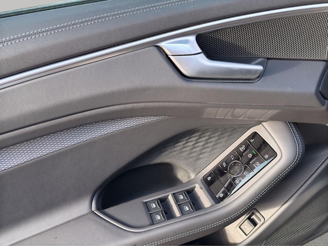 Audi A6 Avant Quattro S-Tronic