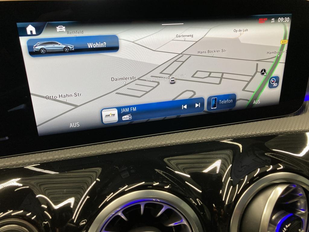 Mercedes-Benz CLA 200 AMG Line Sedan