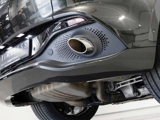 Aston Martin DBX -Minotaur Green-