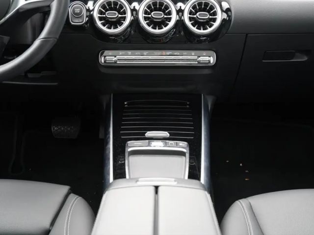 Mercedes-Benz EQA 300 4MATIC Progressive