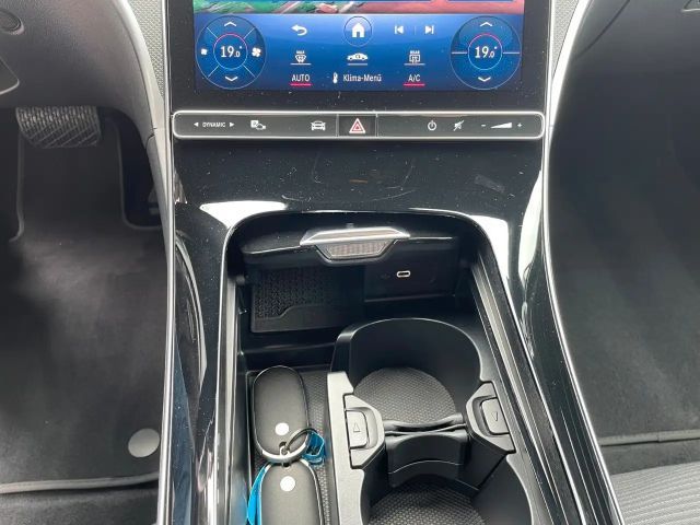 Mercedes-Benz C 180 AVANTGARDE Sedan