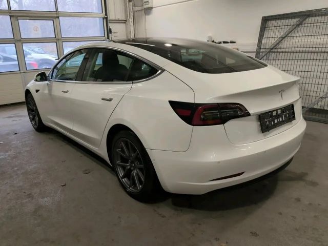 Tesla Model 3 RWD Standard Range