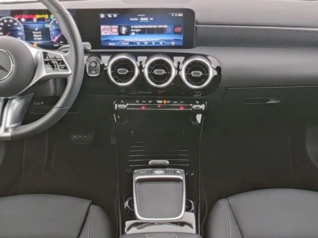 Mercedes-Benz A 180 , AHK, 7G-DCT, Progr. Advanced, Winter-Pak., Ka...