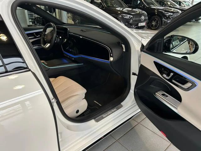 Mercedes-Benz E 200 AMG Line Sedan