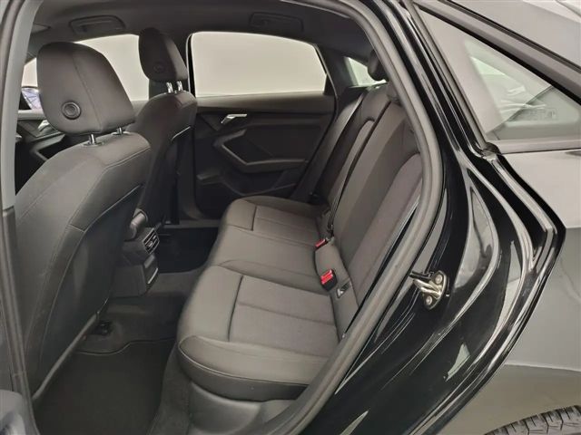 Audi A3 30 TDI Avant Sedan