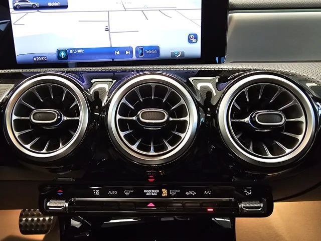 Mercedes-Benz A 180 AMG Line