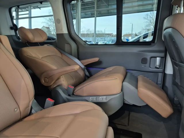 Hyundai Staria Signature