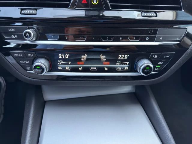 BMW 520 *** ALLRAD *** NP 74.000 *** STANDHEIZUNG *** -50%