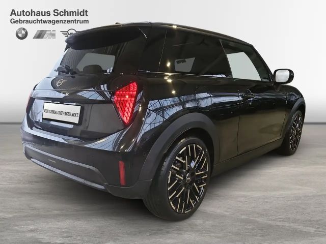 MINI Cooper *Favoured Trim*18"*Navi*HUD*H&K*360*Pano*ParkAssis