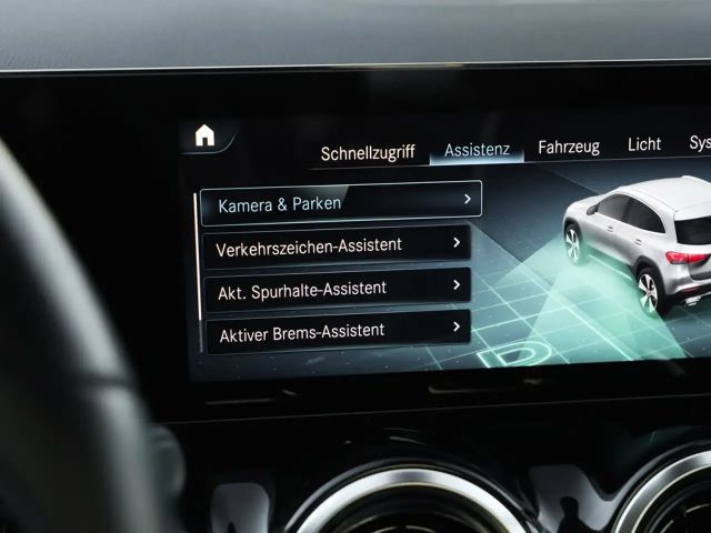 Mercedes-Benz GLA 200 DCT