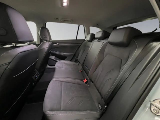 Volkswagen Golf Style Variant