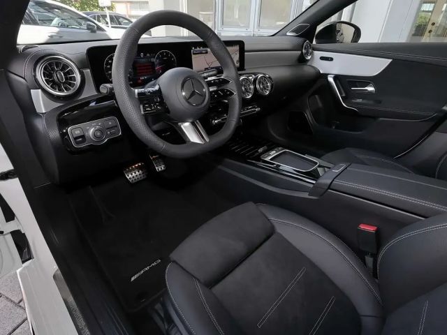 Mercedes-Benz CLA 200 AMG Line Coupé