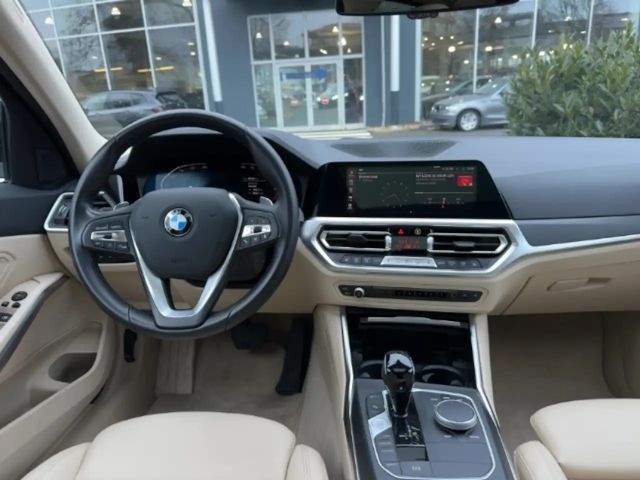BMW 320 320i Sedan xDrive