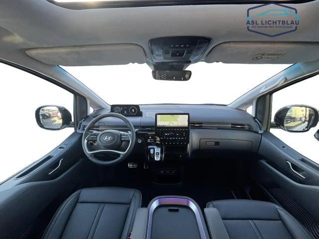 Hyundai Staria Signature