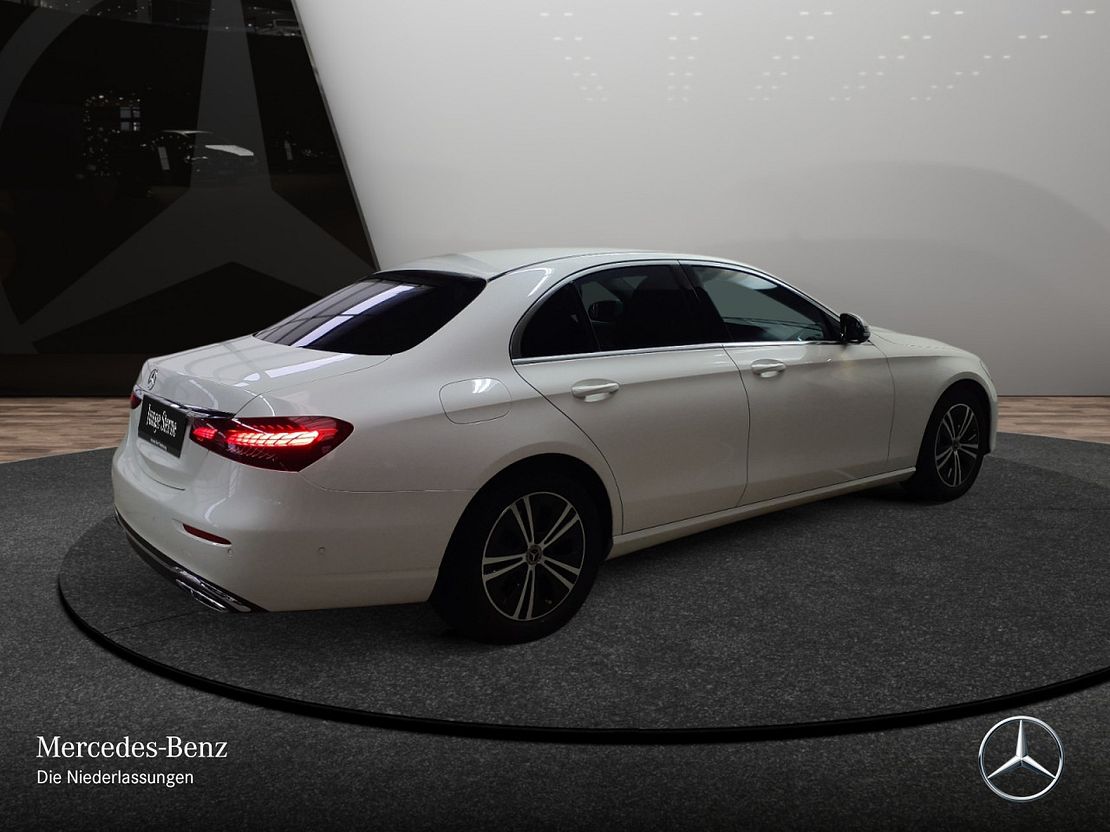 Mercedes-Benz E 200 Sedan