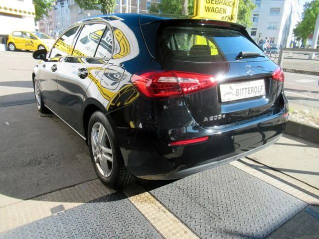 Mercedes-Benz A 200 A 200 d
