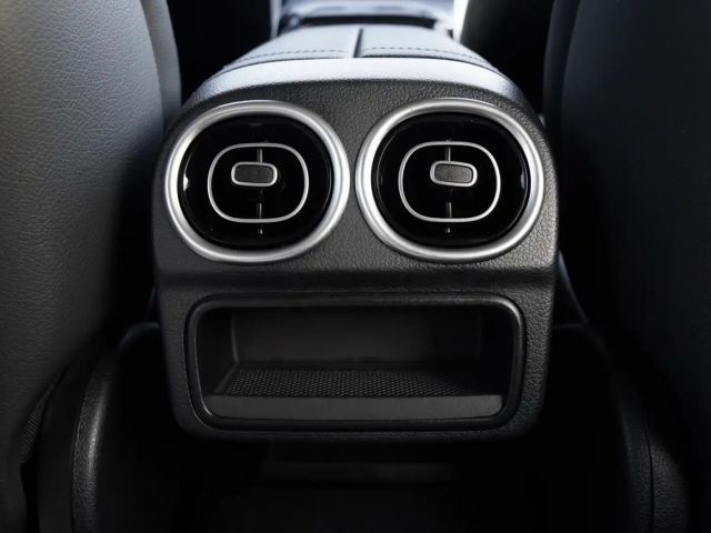 Mercedes-Benz C 180 AVANTGARDE Sedan