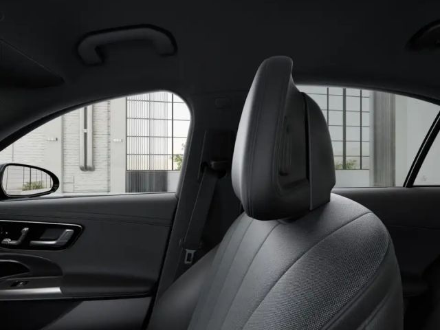 Mercedes-Benz E 200 4MATIC AVANTGARDE Sedan