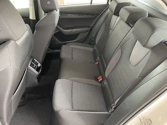 Skoda Octavia 2,0 TDI DSG-LED-AHV-VIRTUAL COCKPIT-SHZ-TEMPOMA...