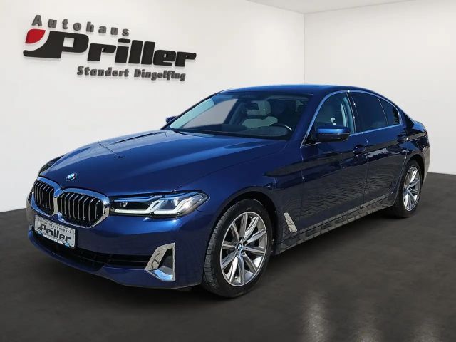 BMW 540 540i Luxury Line Sedan xDrive