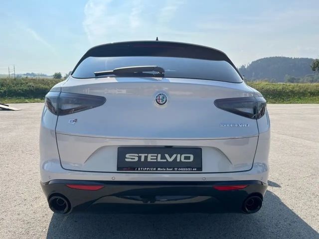 Alfa Romeo Stelvio AT8 Q4 Veloce
