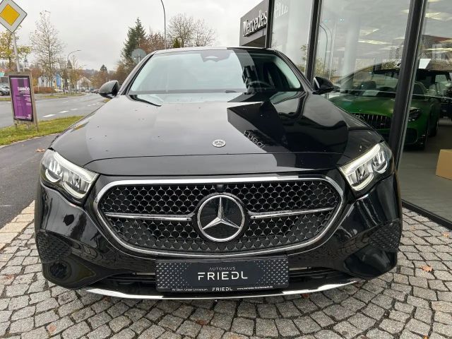 Mercedes-Benz E 220 E 220 d Sedan